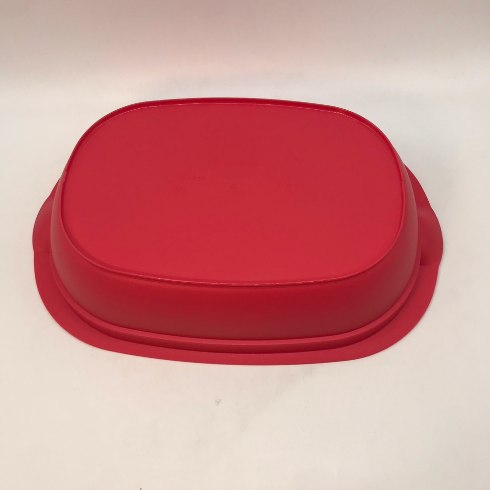 Tupperware Server - Picture 6 of 7